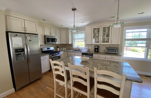 Narragansett House | Modern Narragansett Beach House with Spa and Gorgeous Views