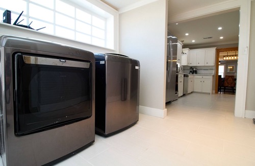 San Angelo House | Modern Retreat with Pool Table & Ocean View - Rated 9.6/10
