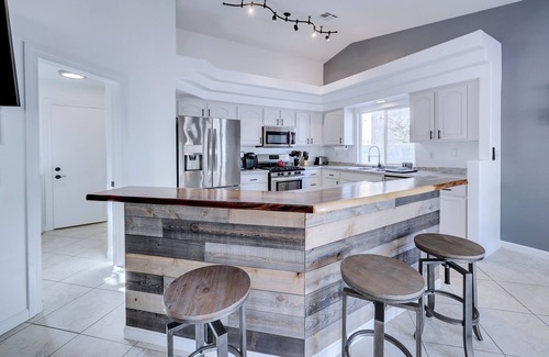 Enterprise House | Inviting House Perfect for Entertaining Near the Strip