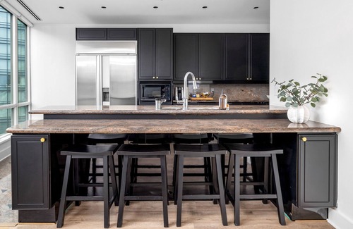 Coal Harbour Condo | Spacious, modern TOP FLOOR condo downtown w/ balcony + views!