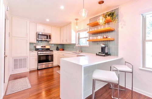Elmhurst Heights House | ★Spacious, Modern & Trendy 3bd/2ba - Next to Austin Downtown★