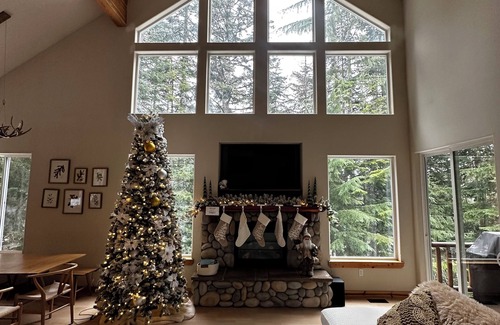 Hyak House | Spacious Mountain House at Summit at Snoqualmie located at end of cul-de-sac