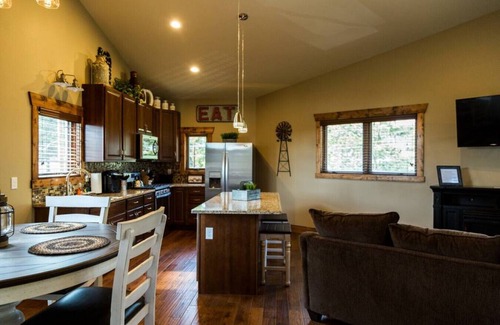 Estes Park Cabin | Mountain Condo with Breathtaking Views and Jacuzzi