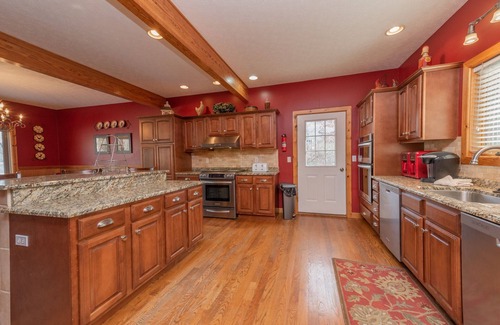 Thayerville House | Unforgettable Lakefront Escape with Hot Tub and Pool Table