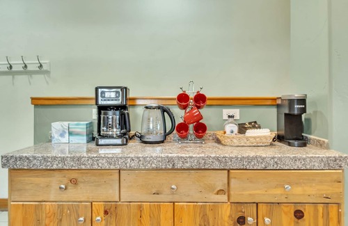 Dillon House | Guest Rated 10/10: Dillon Mountain House with Kitchen