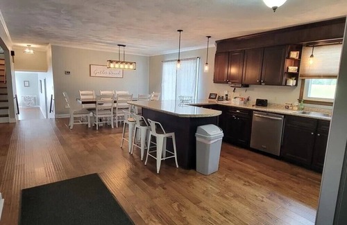 Sugar Grove House | Serene Escape with Private Pool & Hot Tub, 10/10 Rating!
