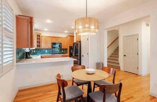 Commerce City House | Spacious, Mountain View Home - 15 mins to DIA