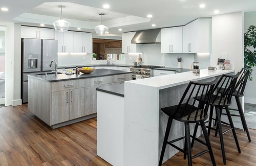 Stowe Area House | Family-Friendly Mountain View Home with Hot Tub & Pool