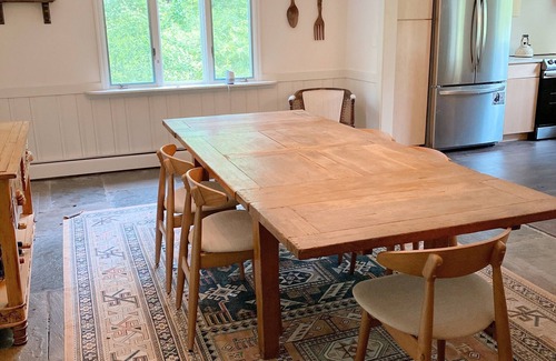 Londonderry House | Mountain Retreat: Ideal for Groups with New Kitchen & Fireplaces