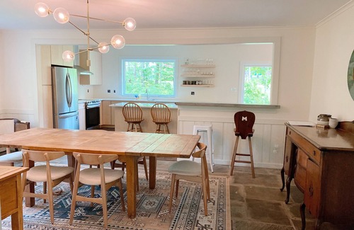 Londonderry House | Mountain Retreat: Ideal for Groups with New Kitchen & Fireplaces