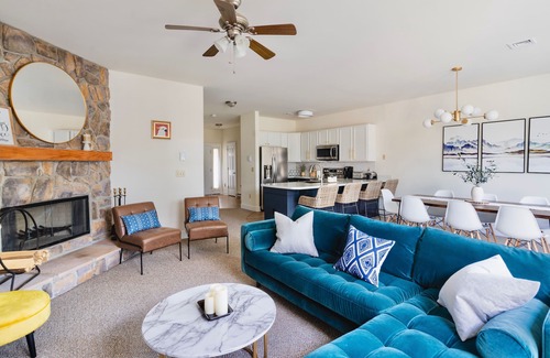 Tannersville House | Exceptional Mountaintop Oasis with Game Room & Pool