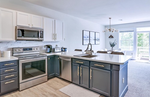 Tannersville House | Exceptional Mountaintop Oasis with Game Room & Pool