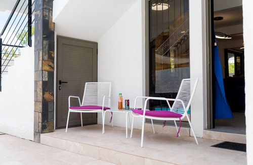 Calebasses House | Inviting Villa with Pool Just Steps from the Beach