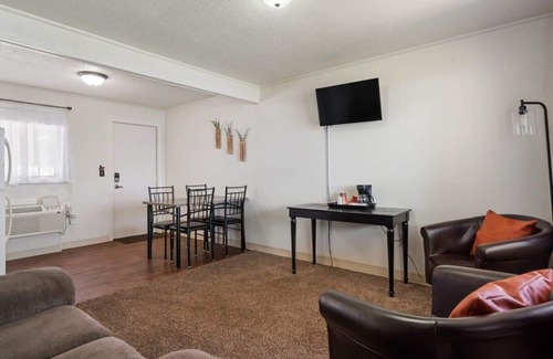 Mayfield Apartment | Scenic Multi-Level Suite with Breathtaking Lake Views
