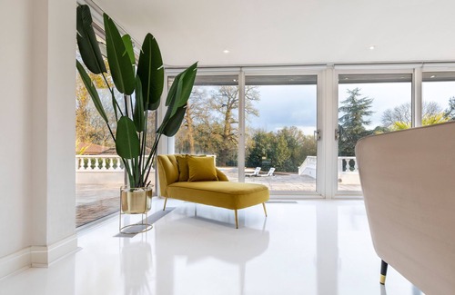 South Mimms Villa | Elegant North London Mansion with Pool, Games Room & Tennis
