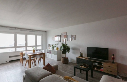 Asiatique Apartment | Cozy Retreat with Paris Views and Family-Friendly Amenities