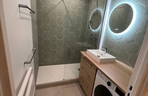 Asiatique Apartment | Cozy Retreat with Paris Views and Family-Friendly Amenities
