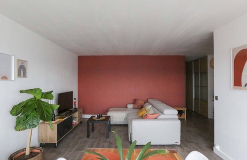 Asiatique Apartment | Cozy Retreat with Paris Views and Family-Friendly Amenities