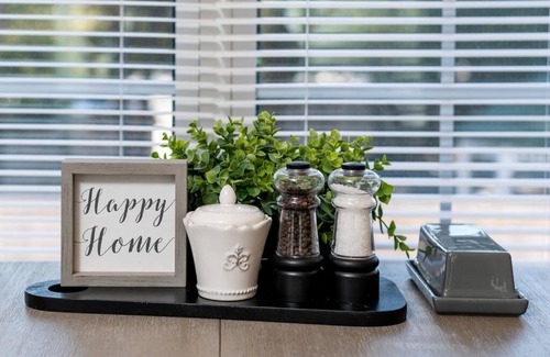 Rosemont Apartment | Modern 2 BD House with Family-Friendly Amenities