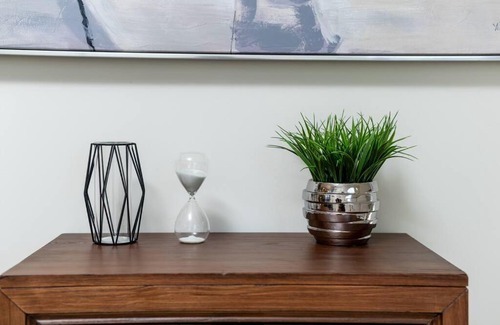 Rosemont Apartment | Modern 2 BD House with Family-Friendly Amenities