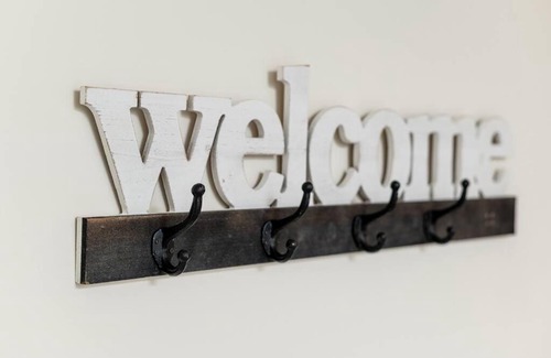 Rosemont Apartment | Modern 2 BD House with Family-Friendly Amenities