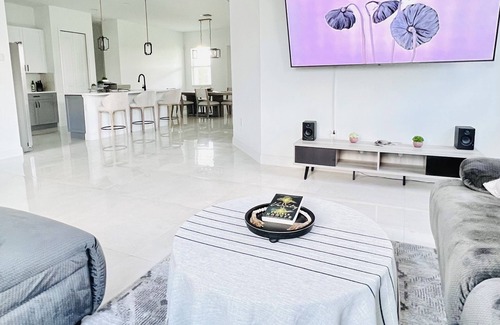 Eisenhower House | New Build Near Fort Myers - Sleep 10+ with Pet-Friendly Perks