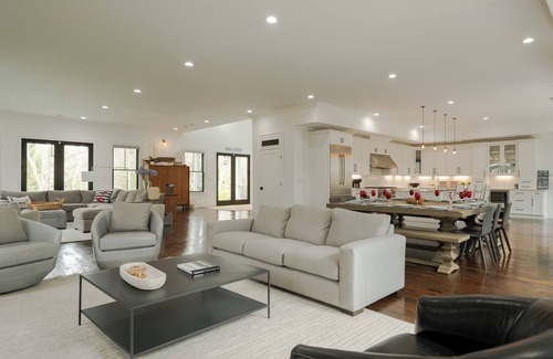 Centerville House | Family-Friendly Retreat Near Beach with FirePit & Space for 23