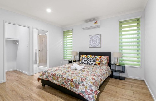 Heathwood House | Elegant Newly Furnished 4-Bed Family Retreat - Rated 8.5/10