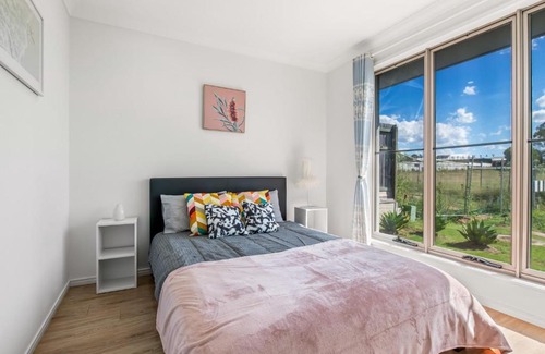 Heathwood House | Elegant Newly Furnished 4-Bed Family Retreat - Rated 8.5/10