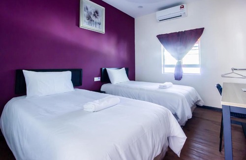 Benggali House | Budget-Friendly 2-Bedroom Plumeria Share House Retreat
