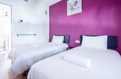 Benggali House | Budget-Friendly 2-Bedroom Plumeria Share House Retreat