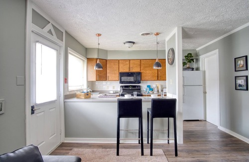 Mapleton/Fall Creek Apartment | Newly Renovated 2Bd with Spa & Breakfast in Prime Location