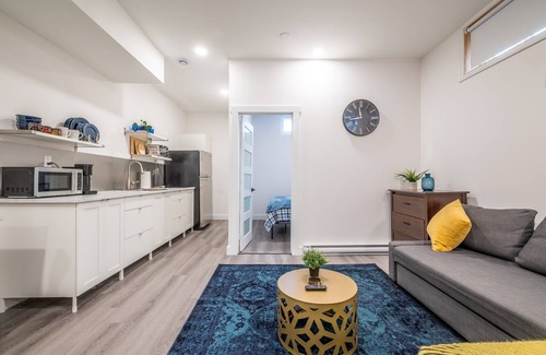 Bedford Apartment | Modern 1 Bedroom Suite with Kitchen & Breakfast Included
