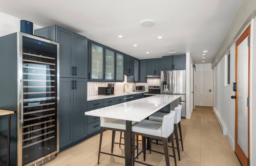 Aspen Condo | Bright Retreat with Mountain Views, Steps from Wagner Park