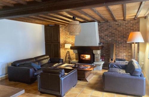 Asnieres-en-Bessin House | Cozy Holiday Home Near Omaha Beach - 4-Star Family Retreat