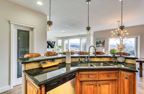 Bella Vista House | Relaxing Oak Run Home with Panoramic Mountain Views