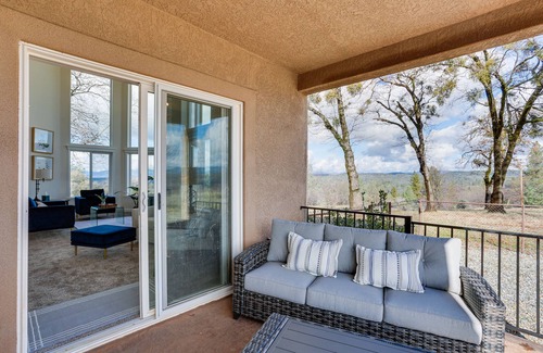 Bella Vista House | Relaxing Oak Run Home with Panoramic Mountain Views