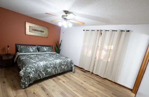 Emporia House | Spacious Oasis with Cozy Lounge Near ESU