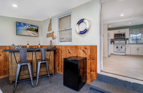Hampton House | Cozy Ocean Home Steps from the Beach - Guest Rated 9.8