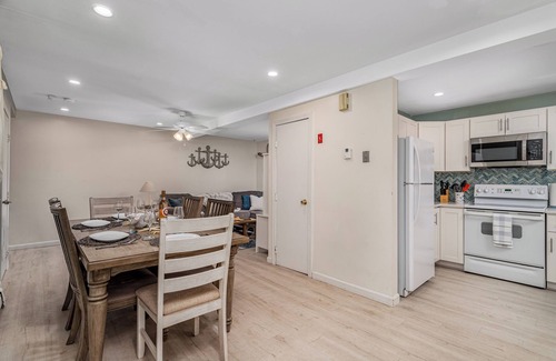 Hampton House | Cozy Ocean Home Steps from the Beach - Guest Rated 9.8