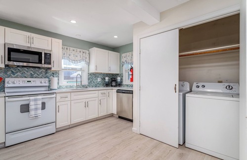 Hampton House | Cozy Ocean Home Steps from the Beach - Guest Rated 9.8