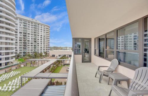 Mid Beach Apartment | Ocean View Resort with Pool, Restaurant & Hot Tub