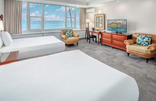 Kahului Hotel | Ideal Hawaii Getaway: Ocean View, Pool & Gym Await You