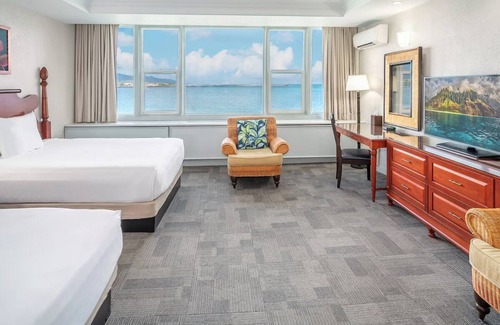 Kahului Hotel | Ideal Hawaii Getaway: Ocean View, Pool & Gym Await You