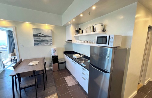 Lapu-Lapu Apartment | Oceanview Corner Suite with Pool & Restaurant – Guest Rated 10/10