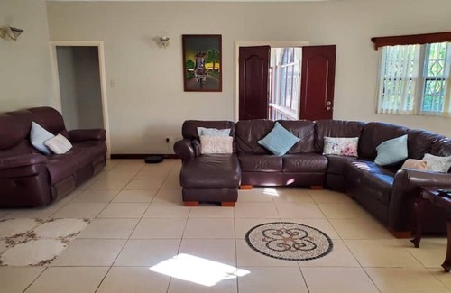 Ocho Rios House | Family-Friendly Ocho Rios Retreat with En-suite Rooms