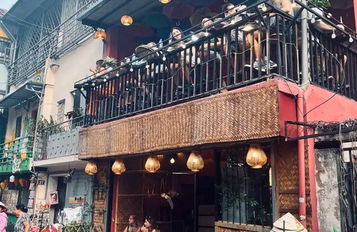 Đien Bien Apartment | Inviting Duplex House Near Hanoi Railway with Spa & Hot Tub