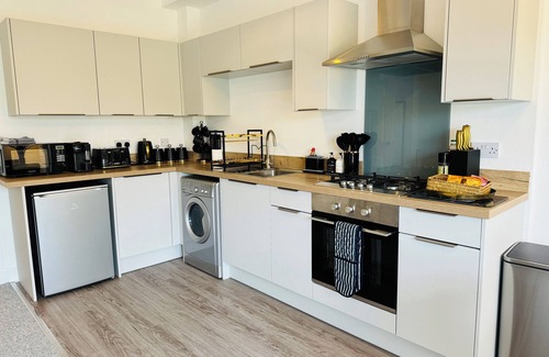 Bonchurch Apartment | Scenic One Bed Apartment Ideal for Family Getaways