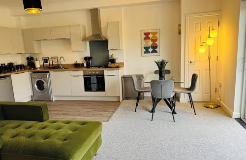 Bonchurch Apartment | Scenic One Bed Apartment Ideal for Family Getaways