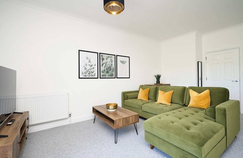 Bonchurch Apartment | Scenic One Bed Apartment Ideal for Family Getaways